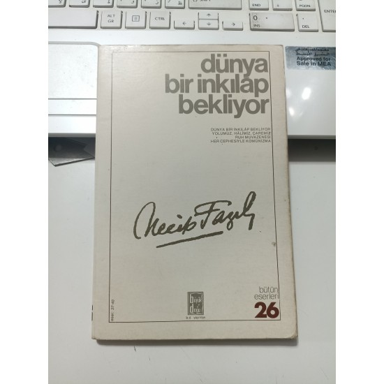 Dünya Bir İnkılap Bekliyor (2.El)