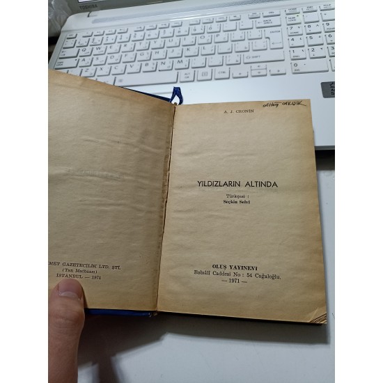 Yıldızların Altında (2.El) Yıldızların Altında (2.El)